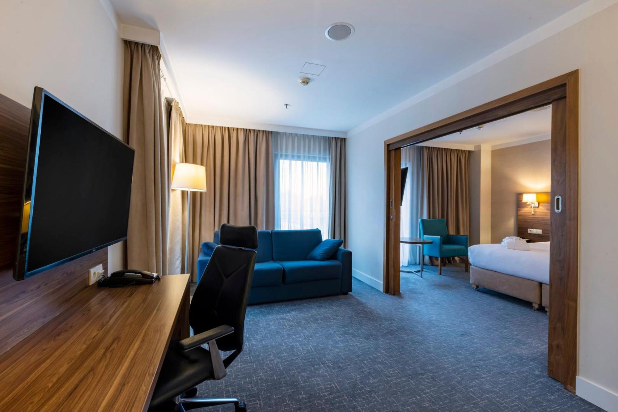 Holiday Inn Lodz By Ihg Exterior photo
